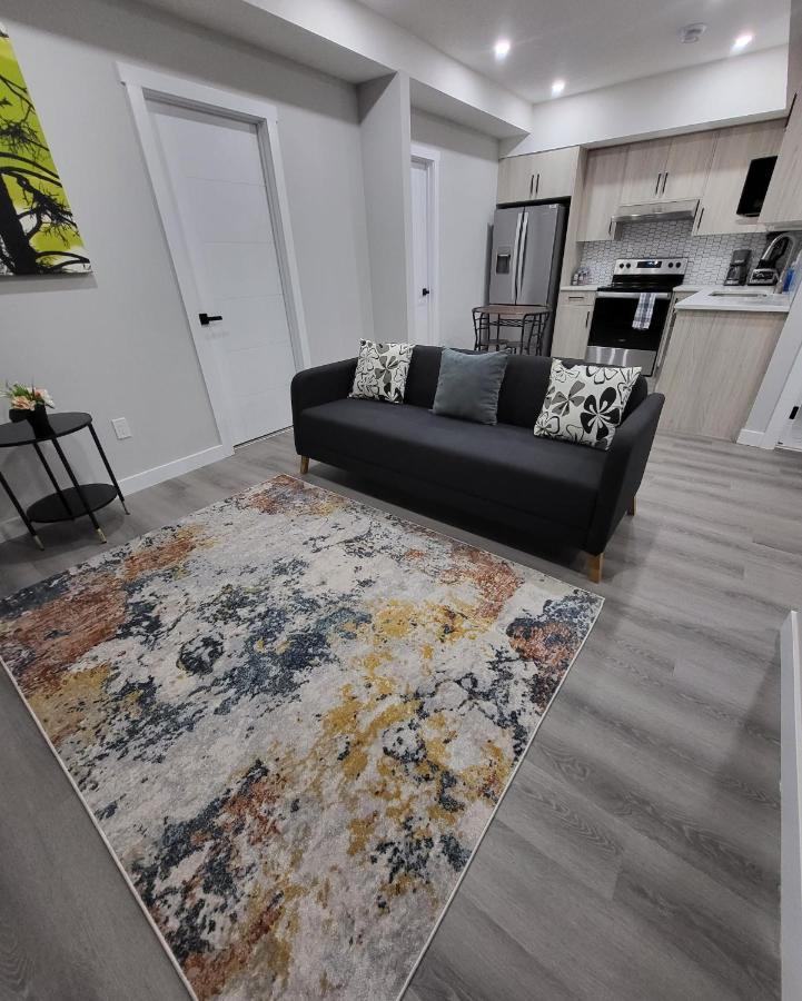 Luxury Suite In Calgary Nw Exterior foto