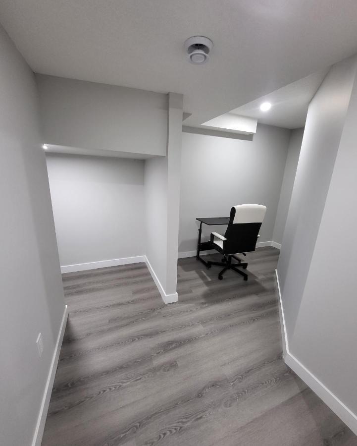 Luxury Suite In Calgary Nw Exterior foto