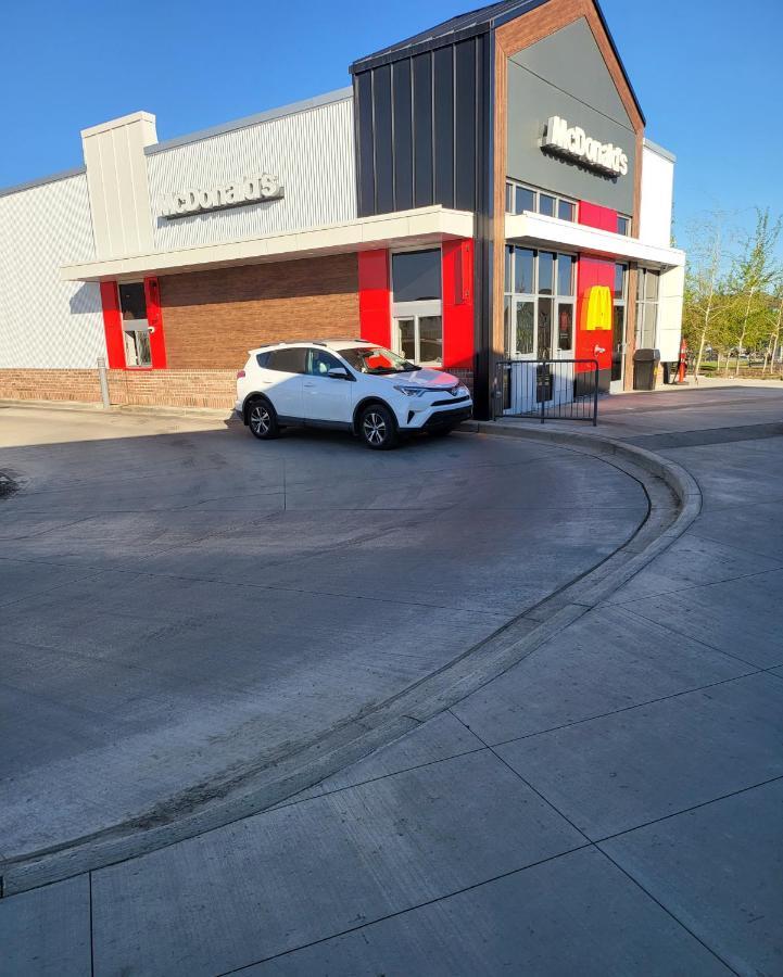 Luxury Suite In Calgary Nw Exterior foto